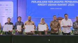 Bank Aceh menerima penghargaan atas keberhasilan pembinaan UMKM di Aceh