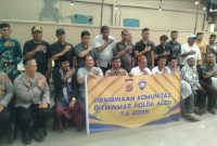 Ditbinmas Polda Aceh melakukan foto bersama dengan Paskamba usai menggelar silaturrahmi dan pembinaan yang berlangsung di salah satu caffe di Kampung Baru Kota Banda Aceh Kamis (10/7/2025).