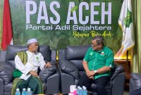 Ketua Umum PAS Aceh Tgk H.Tu Bulqaini Tanjongan, D.Sos.I menerima kunjungan Delegasi PAS Selangor yang dipimpin langsung oleh Dato' Dr.AB Halim Tamuri Ahli Dewan Negeri Selangor sekaligus Ketua PAS Selangor Rabu, (23/7/2025) di Kantor MPP PAS Aceh. Foto : Husni Kamal