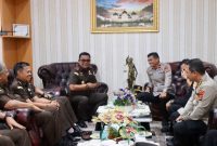 Kapolda Aceh Brigjen Pol Drs. Marzuki Ali Basyah, melakukan audiensi dengan Kajati Aceh, Yudi Triadi, di Kantor Kejati Aceh, Senin (25/8/2025).