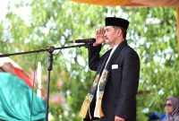 Wakil Bupati Aceh Besar Drs Syukri A Jalil Inspektur Apel Tahunan Pekan Perkenalan Khutbatul 'Arsy Pondok Pesantren Modern Al-Falah Abu Lam U, di Gampong Lam U Kemukiman Lamjampok, Kecamatan Ingin Jaya, Aceh Besar, Sabtu (09/08/2025)
