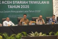 Sekretaris Daerah Aceh, M. Nasir, membuka rapat kerja PT Bank Aceh Syariah Triwulan III Tahun 2025 di Hotel Ayani Peunayong Banda Aceh, (15/9/2025). Foto: Humas Aceh