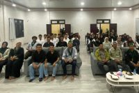 Senior Alumni HMI Komisariat Tarbiyah dan Keguruan UIN Ar-Raniry Darussalam Banda Aceh Dr Muhibuddin Hanafiah, M.Ag dan Suheri, S.Pd.I MA bersama Ketua Umum HMI Komisariat Tarbiyah dan Keguruan Muhammad Agus Farhan menghadiri kegiatan open Seremonial Pembukaan Basic Training LK1HMI Komisariat Tarbiyah dan Keguruan UIN Ar Raniry, Rabu (10/09/2025) di Gedung Insan Cita HMI Cabang Banda Aceh