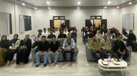 Senior Alumni HMI Komisariat Tarbiyah dan Keguruan UIN Ar-Raniry Darussalam Banda Aceh Dr Muhibuddin Hanafiah, M.Ag dan Suheri, S.Pd.I MA bersama Ketua Umum HMI Komisariat Tarbiyah dan Keguruan Muhammad Agus Farhan menghadiri kegiatan open Seremonial Pembukaan Basic Training LK1HMI Komisariat Tarbiyah dan Keguruan UIN Ar Raniry, Rabu (10/09/2025) di Gedung Insan Cita HMI Cabang Banda Aceh