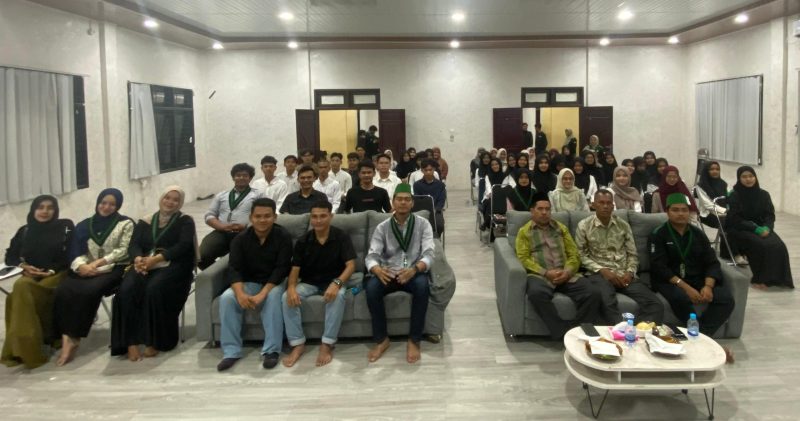 Senior Alumni HMI Komisariat Tarbiyah dan Keguruan UIN Ar-Raniry Darussalam Banda Aceh Dr Muhibuddin Hanafiah, M.Ag dan Suheri, S.Pd.I MA bersama Ketua Umum HMI Komisariat Tarbiyah dan Keguruan Muhammad Agus Farhan menghadiri kegiatan open Seremonial Pembukaan Basic Training LK1HMI Komisariat Tarbiyah dan Keguruan UIN Ar Raniry, Rabu (10/09/2025) di Gedung Insan Cita HMI Cabang Banda Aceh