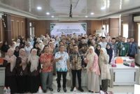 KETERANGAN : Usai acara melakukan foto bersama dengan peserta pelatihan pengisian Sasaran Kinerja Pegawai (SKP) ASN PPPK Disdik Dayah Aceh/Dok Ist