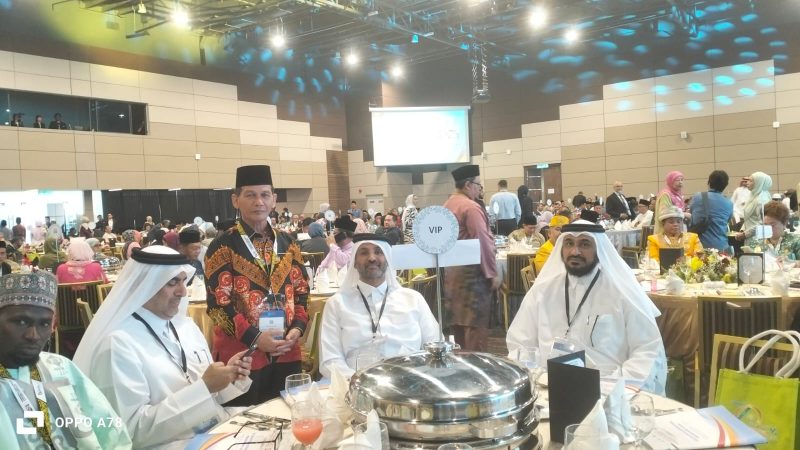 Ketua PW Muhammadiyah Aceh A.Malik Musa, SH, M.Hum bersama perwakilan Arab Saudi di Forum Zakat dan Wakaf Dunia yang berlangsung (13-15/10/2025) di Hikmah Exchange Event Centre Kuching Sarawak Malaysia