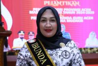 Marlina Usman Istri Gubernur Aceh dikukuhkan sebagai Ibunda Guru Aceh. Prosesi pengukuhan dilakukan oleh Ketua Pengurus Besar Persatuan Guru Republik Indonesia Prof Unifah Rosyidi, di Anjong Mon Mata, komplek Meuligoe Gubernur Aceh, Selasa (4/11/2025) malam.
