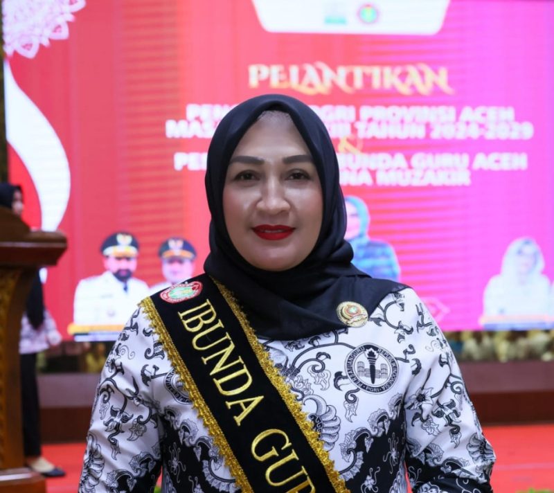 Marlina Usman Istri Gubernur Aceh dikukuhkan sebagai Ibunda Guru Aceh. Prosesi pengukuhan dilakukan oleh Ketua Pengurus Besar Persatuan Guru Republik Indonesia Prof Unifah Rosyidi, di Anjong Mon Mata, komplek Meuligoe Gubernur Aceh, Selasa (4/11/2025) malam.