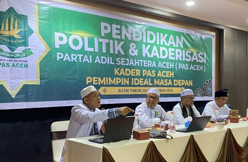 Dr.Tgk Sirajuddin Saman, MA menjadi Pemateri Bersama Tgk H.Tu Bulqaini Tanjongan, S.Sos.I dan Sayed Nazar  yang memandu kegiatan pendidikan politik dan kaderisasi partai PAS Aceh Rabu, (5/11/2025) di Aula Rumah Sakit Graha Bunda Aceh Timur
