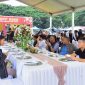 Pengunjung dan turis asing menikmati ragam kuliner khas Aceh pada  Aceh Street Food Festival (ASFF) 2025 di Blang Padang, Banda Aceh. (Foto/ Disbudpar Aceh)