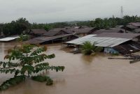 Hujan melanda Aceh dalam tiga hari terakhir, mengakibatkan banjir meluas diantaranya menggenangi salah satu gampong di kawasan Rimo Aceh Singkil, Rabu (26/11/2025).