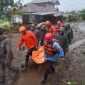 Wilayah Aceh diterjang banjir dan longsor, dari bencana tersebut menurut data BNBP update sementara 47 meninggal dan 51 masih dinyatakan hilang. ANTARA FOTO/Iggoy el Fitra