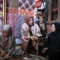 Ketua Dekranasda Aceh, Marlina Muzakir pada sebuah kesempatan mengunjungi showroom Dekranasda Aceh Timur. [Foto: Dok Ist]