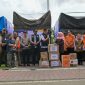 Sekda Aceh M Nasir, menerima bantuan secara simbolis dari Jawa Timur yang diserahkan langsung oleh Gubernur Khofifah Indar Parawansa, Sabtu (6/12/2025).
