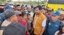 Gubernur Aceh, H Muzakir Manaf (Mualem) mengunjungi Aceh Tamiang salah satu kabupaten di Aceh yang mengalami banjir dan longsor terparah.(Foto:Theacehpost/HO)