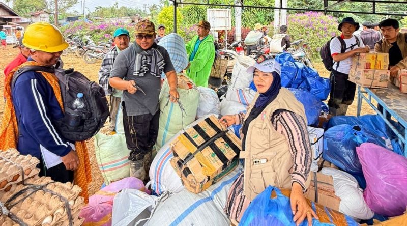 Keluarga besar PGRI Aceh dan PGRI Jawa Barat menyalurkan bantuan kemanusiaan ke wilayah terdampak bencana di Aceh Tengah dan Bener Meriah, Pendistribusian bantuan tersebut dipimpin langsung oleh Dr. Dahrina M, S.Ag.M.Ag Rabu, (17/12/2025).