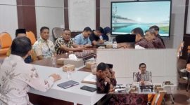 Dinas Pendidikan Dayah Aceh menerima konsultasi Komisi I DPRK Kota Sabang terkait pembinaan kelembagaan dan rencana pengajuan hibah bagi Dayah Al Mujahid, di Kantor setempat Kamis (18/12/2025).