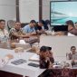 Dinas Pendidikan Dayah Aceh menerima konsultasi Komisi I DPRK Kota Sabang terkait pembinaan kelembagaan dan rencana pengajuan hibah bagi Dayah Al Mujahid, di Kantor setempat Kamis (18/12/2025).
