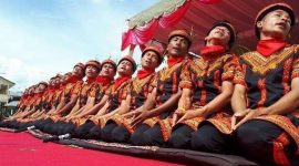 Tari Saman merupakan tariannya para kaum lelaki yang tak dapat dilepaskan dari kehidupan masyarakat suku bangsa Gayo. ( foto : Penari Saman )