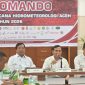 Wagub Fadhlullah memimpin rapat penyerahan data kebencanaan secara luring dan daring yang diikuti oleh jajaran Satuan Kerja Perangkat Aceh (SKPA) serta kepala daerah terdampak bencana Rabu (07/01/2026). Foto Ist