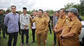 Bupati Aceh Besar Muharram Idris bersama utusan Kemendagri RI meninjau lokasi rencana lahan pembangunan IPDN di Kota Jantho, Selasa (20/01/2026). FOTO : PROKOPIM PEMKAB ACEH BESAR