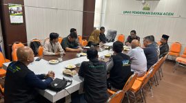 Pelaksana Harian (Plh) Kepala Dinas Pendidikan Dayah Aceh Muhsin, S.Pd.I, M.Pd didampingi oleh para Kepala Bidang, menerima audiensi perwakilan Yayasan Aceh Hijau dan  Yayasan Dana Sosial Al-Falah Surabaya di ruang rapat lantai II kantor Dinas Pendidikan Dayah Aceh, Kamis (22/1/2026).