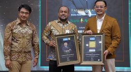 Dirut Bank Aceh, Fadhil Ilyas menerima penghargaan “6th Anniversary 20 Best CEO Syariah Awards