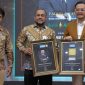Dirut Bank Aceh, Fadhil Ilyas menerima penghargaan “6th Anniversary 20 Best CEO Syariah Awards