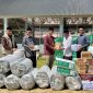 Pelaksana Harian (Plh) Kepala Dinas Pendidikan Dayah Aceh Muhsin, S.Pd, M.Pd menyerahkan bantuan kebutuhan dasar santri dan perlengkapan pendukung kegiatan dayah kepada salah seorang pimpinan dayah di Aceh Utara Sabtu (25/1/2026).