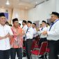 Wakil Gubernur Aceh H.Fadhlullah, SE secara resmi membuka Pendidikan dan Pelatihan Petugas Penyelenggara Ibadah Haji (PPIH) Kloter Embarkasi Aceh Tahun 1447 H/2026 M di Aula Arafah Asrama Haji Banda Aceh, Ahad, (1/02/2026).