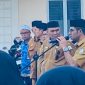 Plh, Kepala Dinas Pendidikan Dayah Aceh Muhsin, S.Pd, M.Pd memberikan arahan dan pentingnya menjaga profesionalisme dan integritas bagi ASN dihadapan PPPK Paruh Waktu di Halaman Kantor setempat Senin (2/2/2026). Foto: Ist