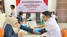 Plh, Kepala Dinas Pendidikan Dayah Aceh Muhsin, S.Pd, M.Pd ikut melakukan donor darah yang diikutsertakan dengan ASN lainnya dilingkungan Dinas setempat Rabu (4/2/2026).