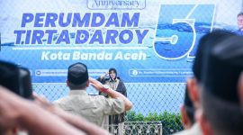 Apel peringatan Hari Ulang Tahun (HUT) ke-51 Perundam Tirta Daroy dipimpin langsung oleh Walikota Banda Aceh Hj. Illiza Sa'aduddin Djamal di halaman kantor Water Treatment Plant (WTP) Lubuk Batee Rabu (25/2/2026) sore.