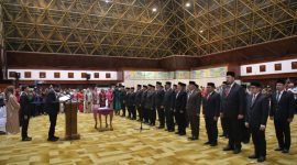 Gubernur Aceh, Muzakir Manaf (Mualem) melantik dan mengambil sumpah sejumlah pejabat pimpinan tinggi pratama Eselon II dilingkungan Pemerintah Aceh, Banda Aceh di Anjong Monmata Pendopo Gubernur Aceh Jumat, (27/02/2026) malam.