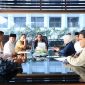 Wakil Gubernur Aceh, Fadhlullah, SE melakukan pertemuan terkait progress Pembangunan Huntara, Huntap & penyaluran DTH Pasca Bencana Hidrometeorologi di Aceh bersama Menko PMK, Mendagri, Mensos di kantor Kemenko PMK, Senin, (23/2/2026). Foto: Humas Aceh.
