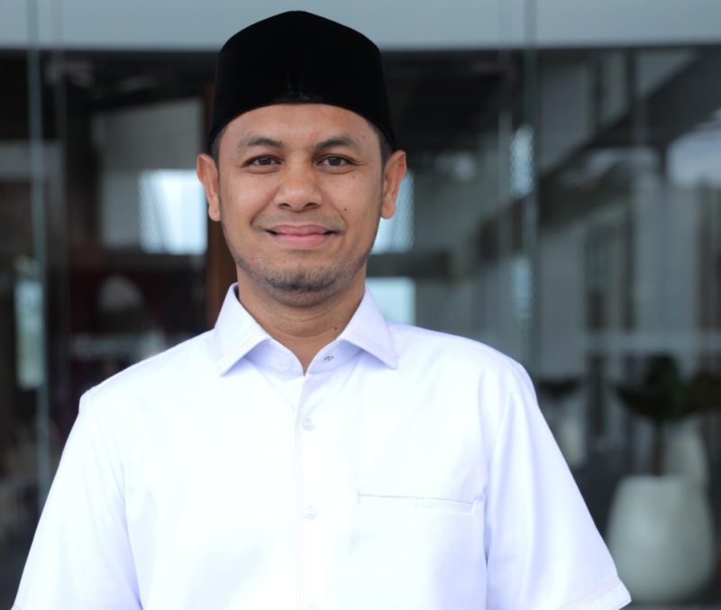 Ilham Novrizal,
Pemimpin Divisi Sekretariat Perusahaan Bank Aceh