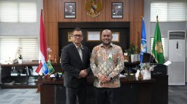 Direktur Utama Bank Aceh Fadhil Ilyas dan Rektor Universitas Syiah Kuala Prof Mirza Tabrani pada pertemuan membahas berbagai potensi kolaborasi yang dapat dikembangkan demi kemajuan ekonomi dan dunia pendidikan di Aceh, Senin (6/4/2026). Foto : Dok Humas Bank Aceh