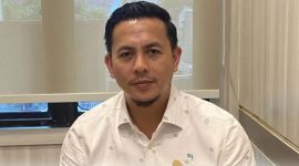 Ketua Komisi V DPRA, Rijaluddin, menyampaikan penolakan terhadap rencana penghentian Jaminan Kesehatan Aceh (JKA) yang dinilai belum melalui perencanaan matang dan berpotensi merugikan masyarakat.