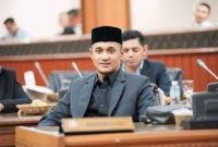 Ketua Komisi VI DPRA, Nazaruddin, SIKom atau yang akrab disapa Tgk Agam mendukung pelaksanaan PORA XV Aceh Jaya tetap sesuai jadwal pada November 2026.