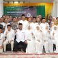 Kegiatan diabadikan dengan melakukan foto bersama usai prosesi peusijuek dan pelepasan jamaah calon haji 2026 Bank Aceh Syariah di Kantor Pusat Bank Aceh pada 21 April 2026. (Dok Humas Bank Aceh)