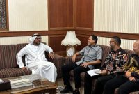 Wakil Gubernur Aceh Fadhlullah melakukan silaturahmi sekaligus pertemuan dengan Duta Besar Uni Emirat Arab untuk Indonesia, Abdulla Salem Al-Dhaheri, di Kedutaan Besar UEA Jakarta, Senin (25/5/2026). Foto: Humas Aceh.