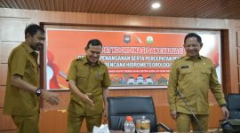 Gubernur Aceh, Muzakir Manaf dalam rapat koordinasi dan evaluasi capaian penanganan pemulihan pascabencana menyampaikan kepada Mendagri Tito Karnavian bahwa masih banyaknya kendala di wilayah pelosok Aceh enam bulan pasca bencana banjir dan longsor, Selasa (9/6/2026) di Gedung Serbaguna Kantor Gubernur Aceh