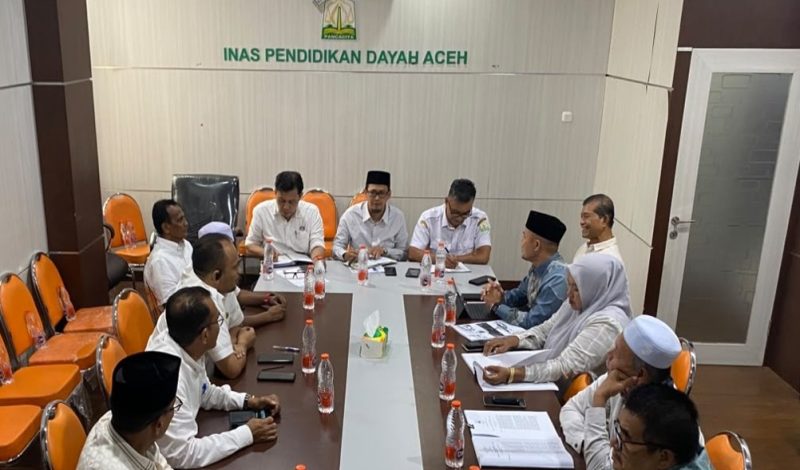 Plt, Dinas Pendidikan Dayah Aceh yang diwakili oleh Kepala Bidang Sumber Daya Manusia, Andriansyah, S.Ag, M.H menerima audiensi Ketua Banleg DPRK Pidie Jaya Nazaruddin Ismail, Asisten II Setdakab Pidie Jaya, Kepala Dinas Pendidikan Dayah  Pidie Jaya dan Jajarannya Kamis (4/5/2026) di Ruang Rapat Lantai II Dinas Pendidikan Dayah Aceh