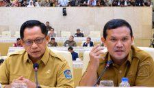 Wakil Gubernur Aceh Fadhlullah (kanan) dalam Rapat Kerja dan Rapat Dengar Pendapat (RDP) dengan Komisi II DPR RI di Jakarta Selasa (15/9/2026).