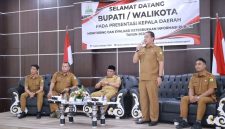 Kepala Dinas Komunikasi dan Informatika (Diskominfo) Kabupaten Aceh Besar, Imam Munandar, S.TP, memaparkan Keterbukaan Informasi Badan Publik Tahun 2026 yang diselenggarakan Komisi Informasi Aceh (KIA) di Banda Aceh, Senin 12 Oktober 2026.