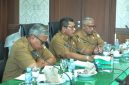 Sekdakab Aceh Besar memimpin Rapat OPD lanjutan terkait kesiapan pelaksanaan MTQ ke-35 tingkat Kabupaten Aceh Besar tahun 2026 di Aula Kantor Bupati Aceh Besar, Senin (12/10/2026). FOTO : Media Center Aceh Besar