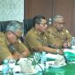 Sekdakab Aceh Besar memimpin Rapat OPD lanjutan terkait kesiapan pelaksanaan MTQ ke-35 tingkat Kabupaten Aceh Besar tahun 2026 di Aula Kantor Bupati Aceh Besar, Senin (12/10/2026). FOTO : Media Center Aceh Besar