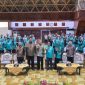 Pj Sekda Aceh, Taufik, ST, M.Si bersama istri dan seluruh kepala SKPA beserta istri masing-masing mengikuti bimtek Keluarga Berintegritas yang digelar KPK RI di Anjong Mon Mata, Kompleks Meuligoe Gubernur Aceh, Kamis (22/10/2026).