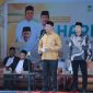 Bupati Aceh Besar H Muharram Idris (Syech Muharram) menyampaikan sambutannya, saat memimpin upacara pengibaran bendera Merah Putih dalam rangka memperingati Hari Santri Nasional 2026, Kamis (22/10/2026 di Kompleks Dayah Ruhul Islam Anak Bangsa, Gampong Gue Gajah Kecamatan Darul Imarah Aceh Besar.